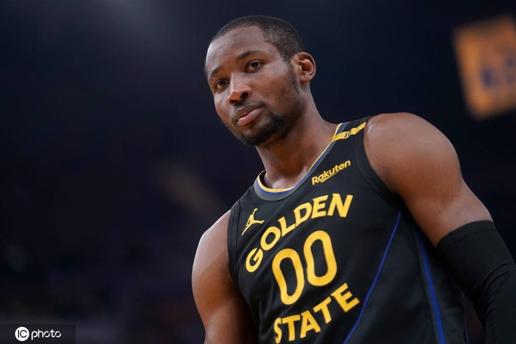 太阳国王都承诺库明加先发+球员选项 勇士无法承诺